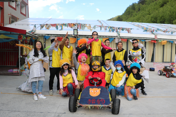 20年四姑娘山拓展活動開場秀